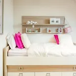 Lively Coastal Haven 3Bd Retreat